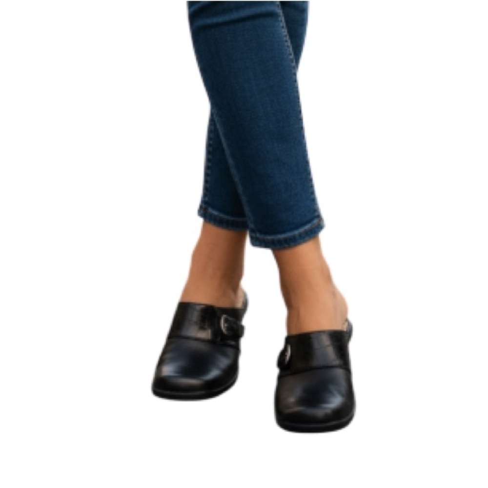 BARETRAPS Vivid Black Leather Chunky Heeled Mules Croc Effect Square Toe Size 6